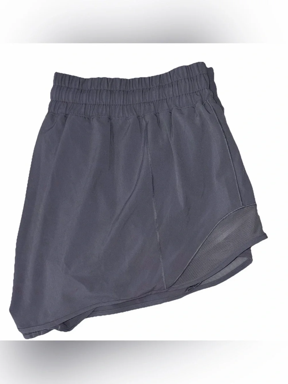 NWT LULULEMON SIZE 14 HOTTY HOT LOW RISE 2.5”L SHORT LINED AUTHENTIC RHINO GRAY